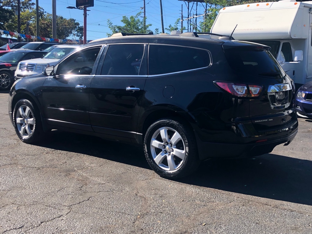 Photo 4 of this CHEVROLET TRAVERSE