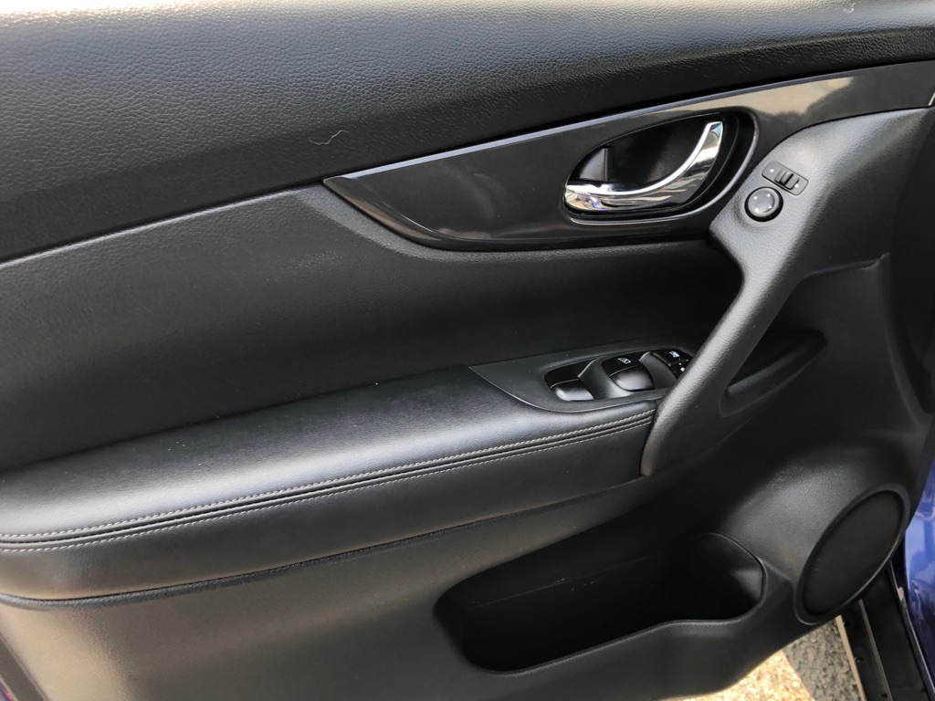 Photo 31 of this NISSAN ROGUE