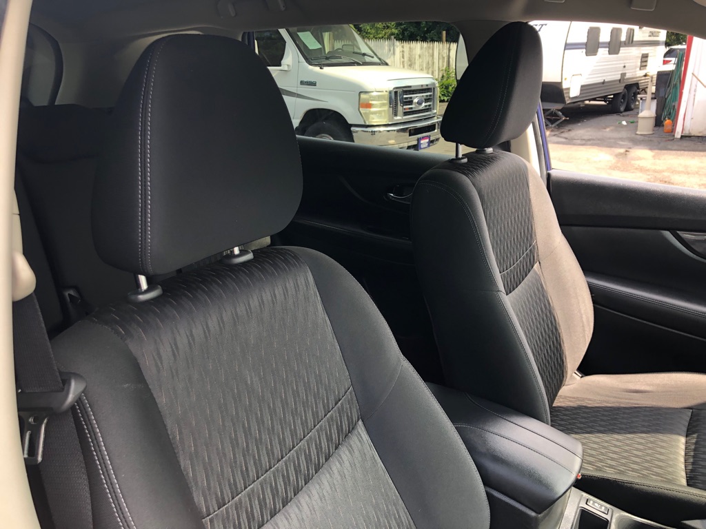 Photo 18 of this NISSAN ROGUE