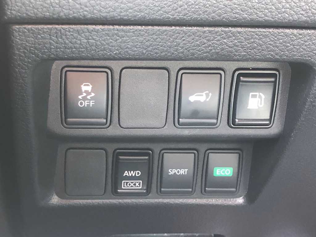 Photo 38 of this NISSAN ROGUE