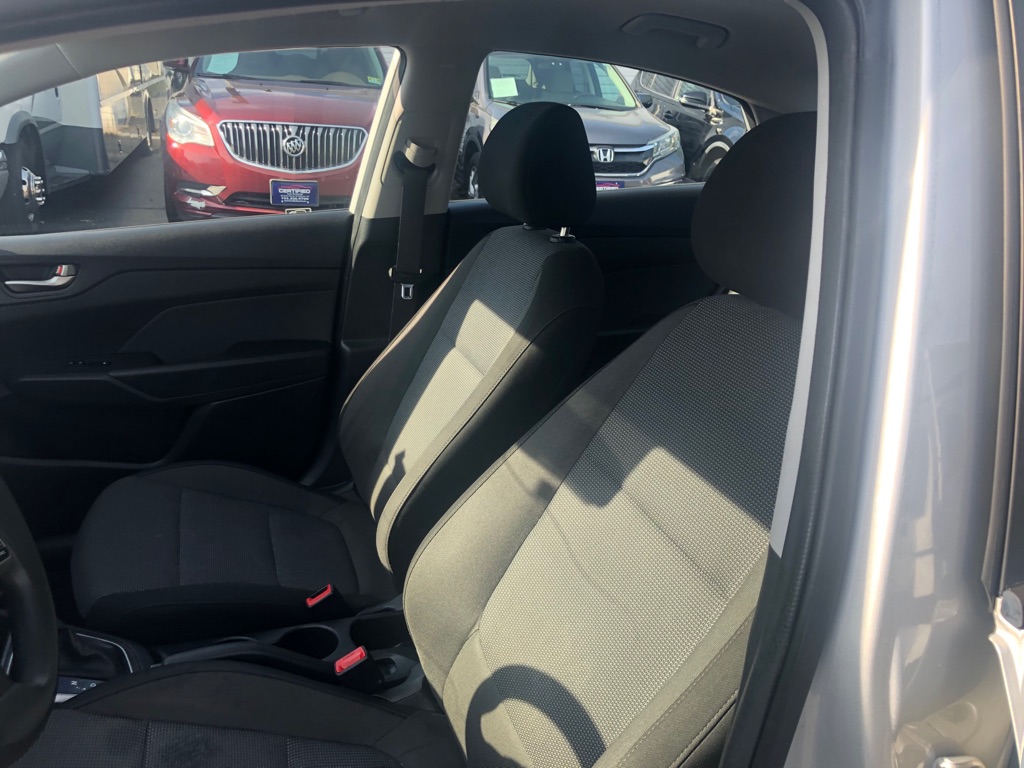 Photo 11 of this HYUNDAI ACCENT
