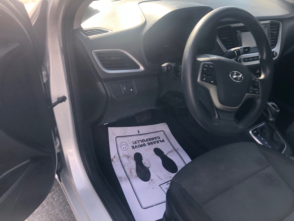 Photo 14 of this HYUNDAI ACCENT