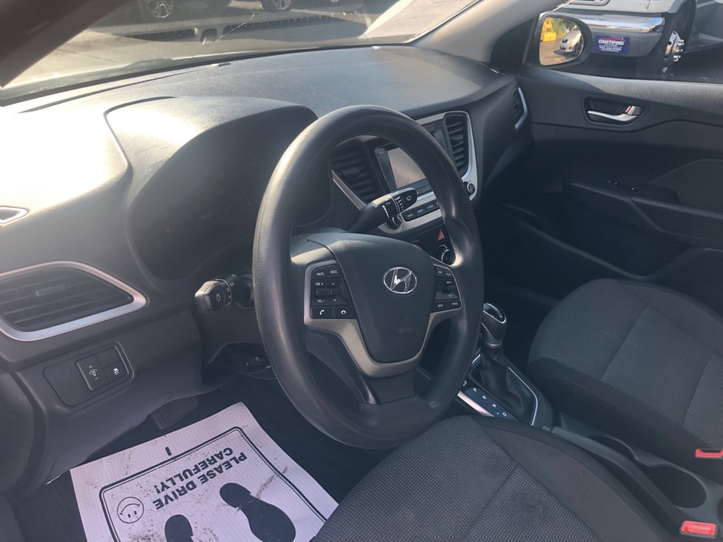 Photo 13 of this HYUNDAI ACCENT