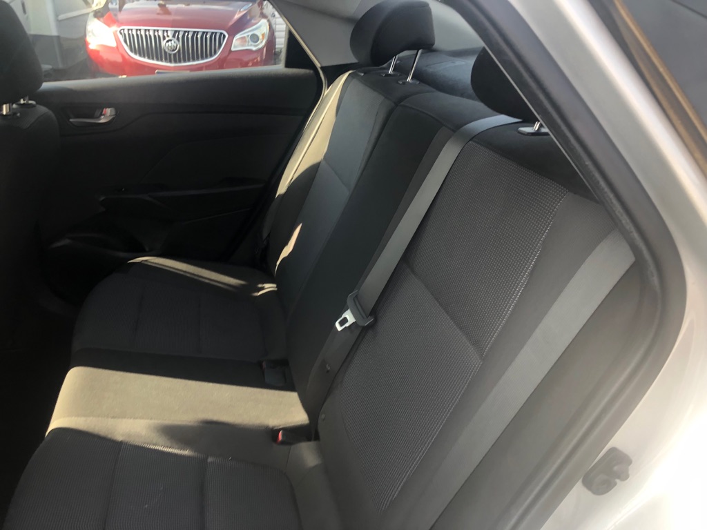 Photo 17 of this HYUNDAI ACCENT