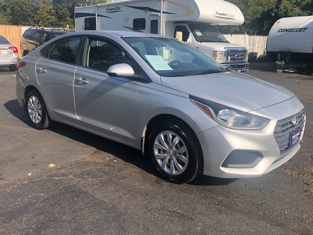 Photo 8 of this HYUNDAI ACCENT