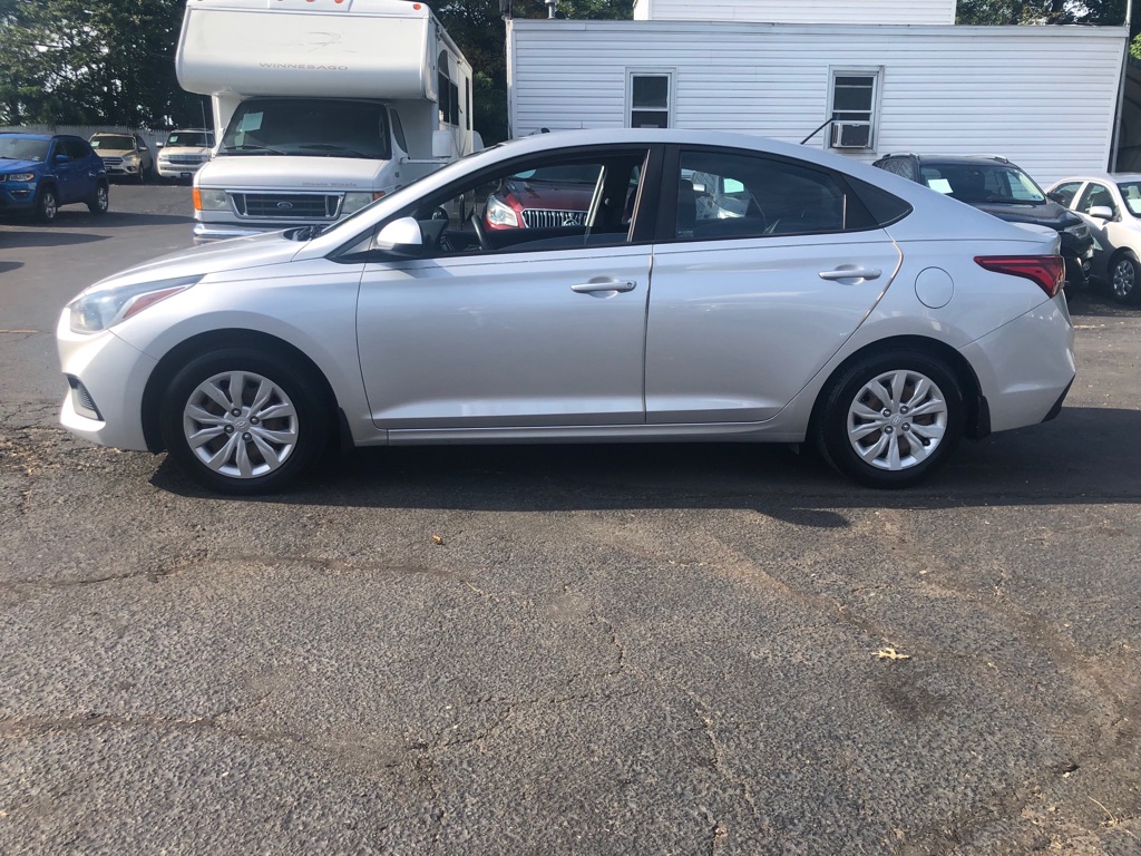 Photo 3 of this HYUNDAI ACCENT