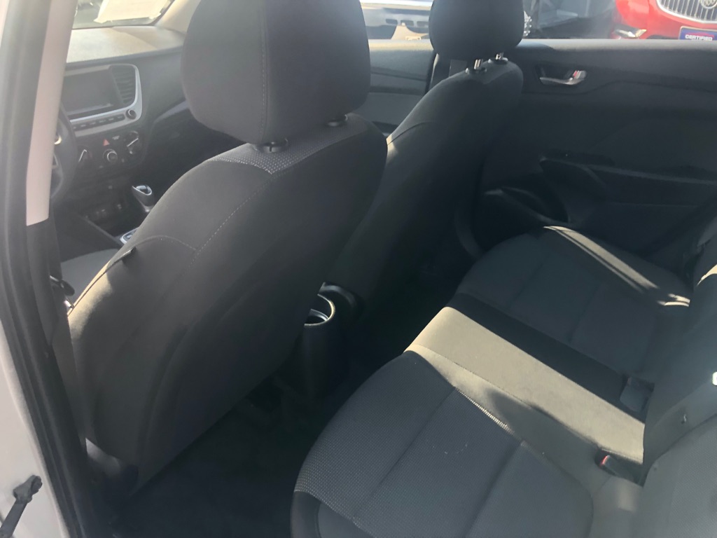 Photo 19 of this HYUNDAI ACCENT