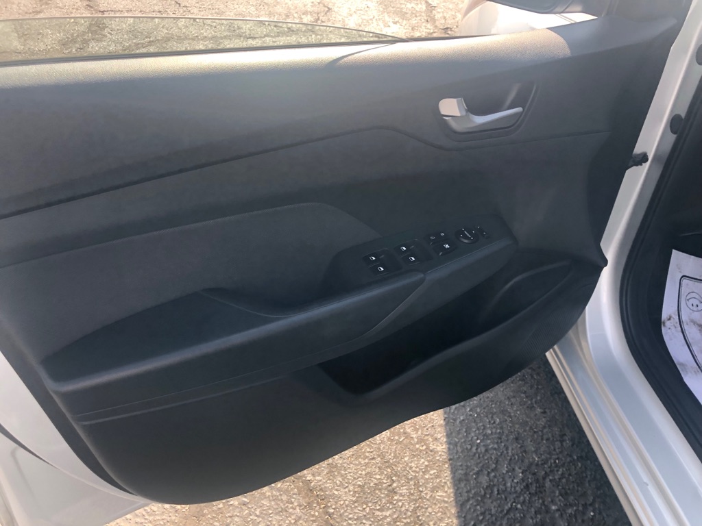 Photo 15 of this HYUNDAI ACCENT