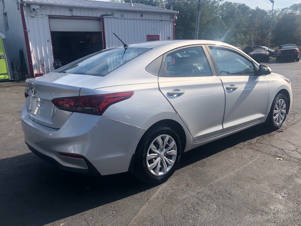 Photo 6 of this HYUNDAI ACCENT