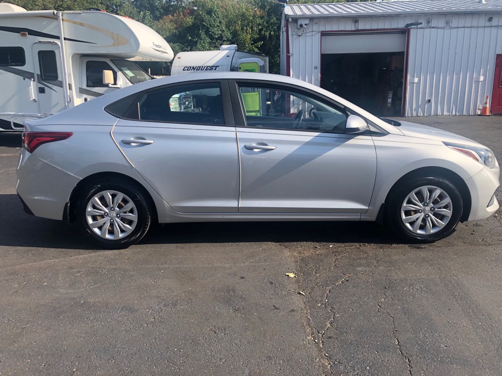 Photo 7 of this HYUNDAI ACCENT
