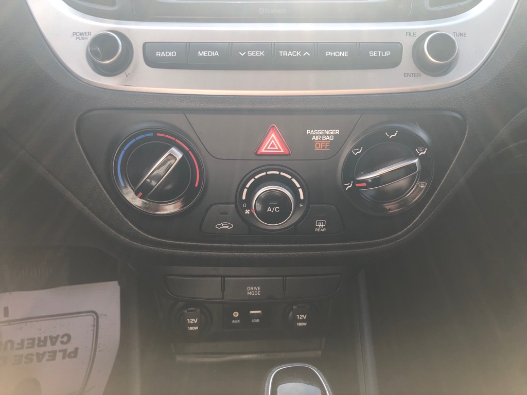 Photo 25 of this HYUNDAI ACCENT