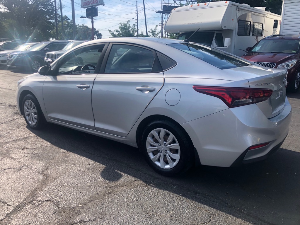 Photo 4 of this HYUNDAI ACCENT