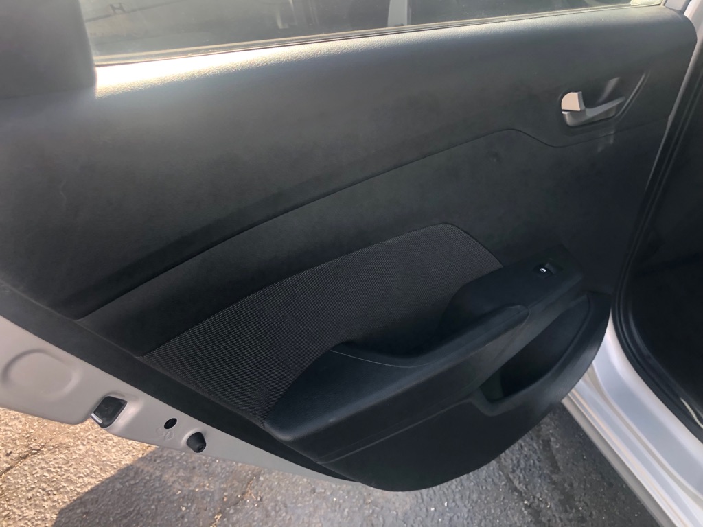 Photo 21 of this HYUNDAI ACCENT