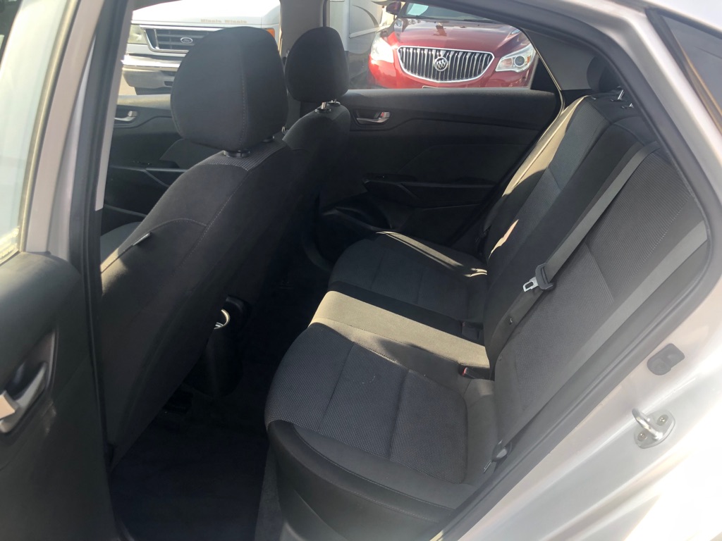 Photo 16 of this HYUNDAI ACCENT