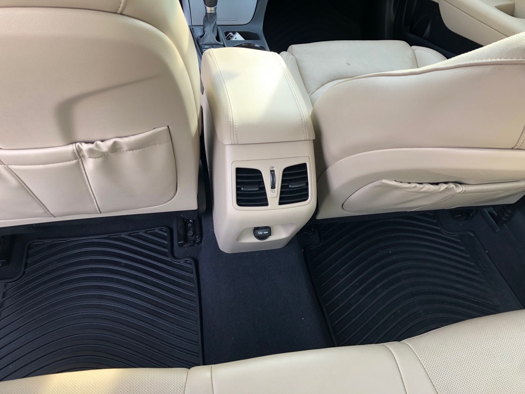Photo 18 of this HYUNDAI SONATA