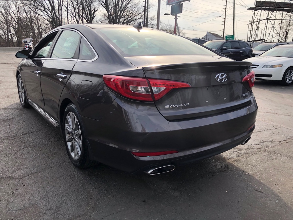 Photo 3 of this HYUNDAI SONATA