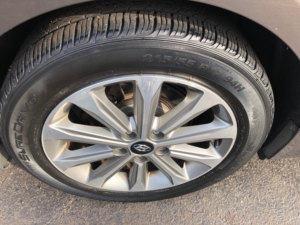 Photo 12 of this HYUNDAI SONATA