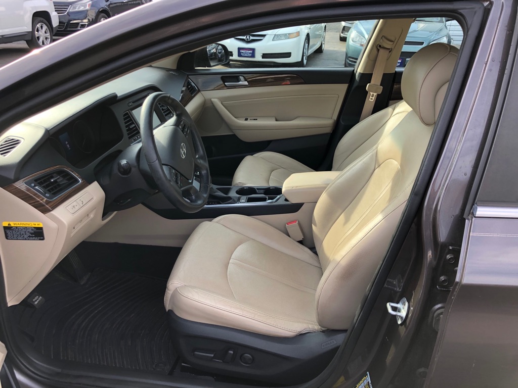Photo 14 of this HYUNDAI SONATA