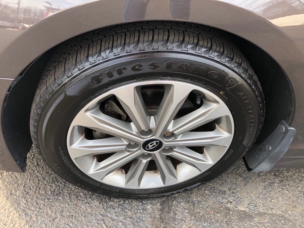 Photo 10 of this HYUNDAI SONATA