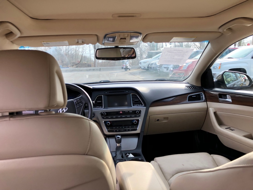 Photo 19 of this HYUNDAI SONATA