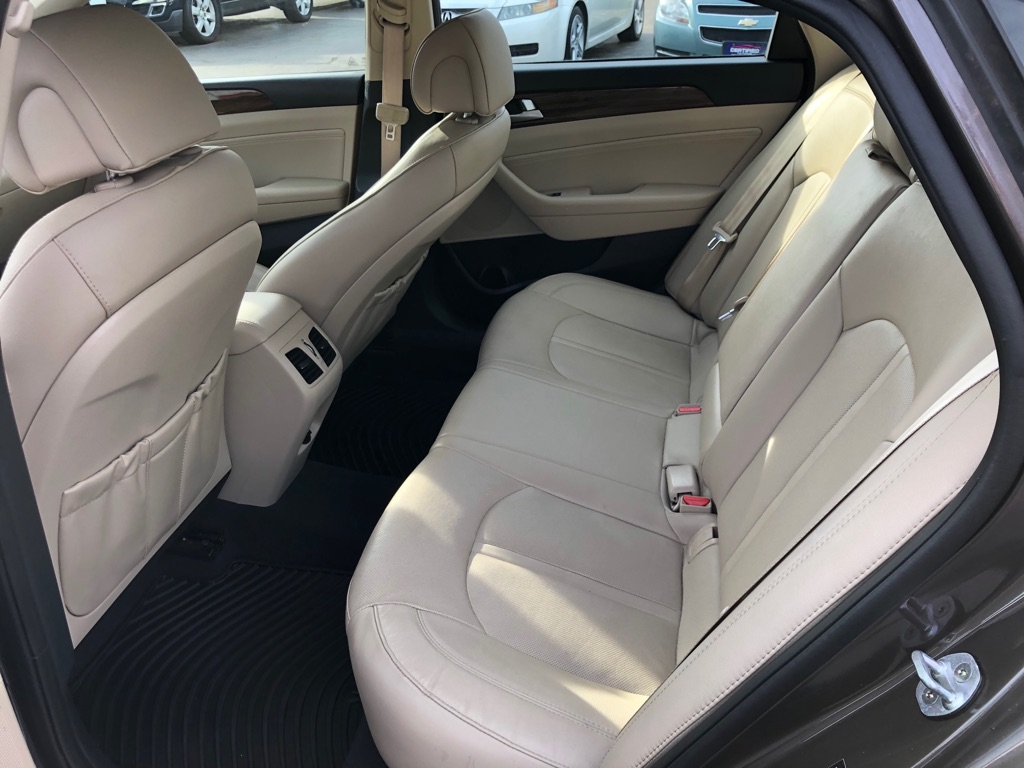 Photo 17 of this HYUNDAI SONATA