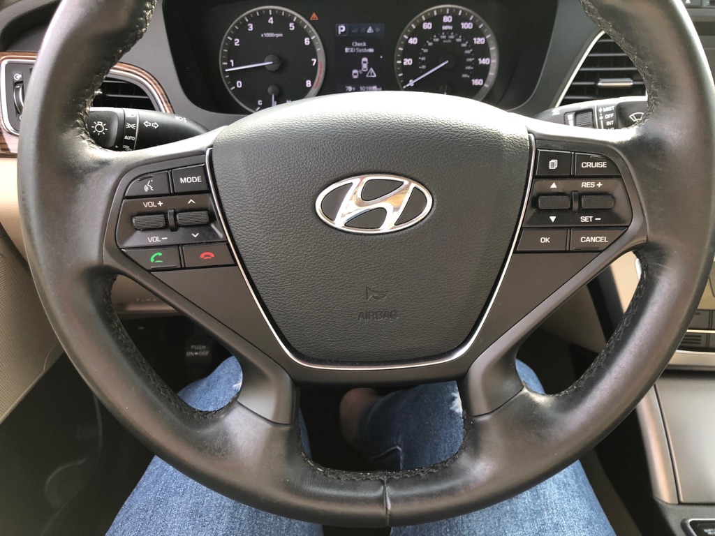 Photo 21 of this HYUNDAI SONATA