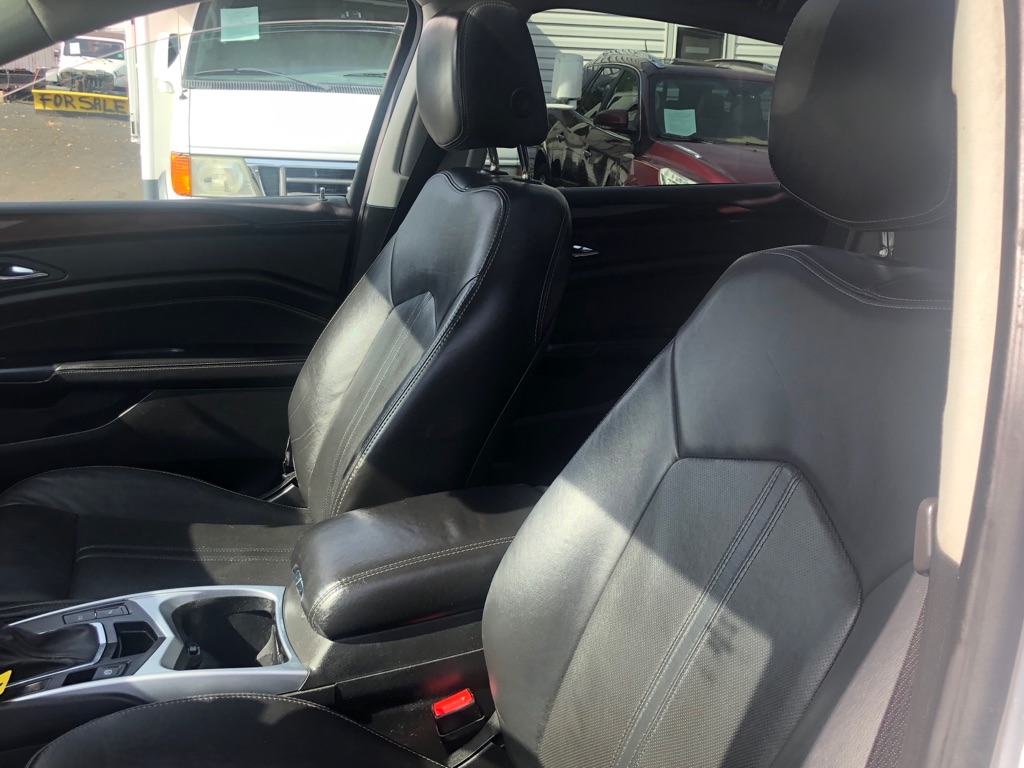 Photo 17 of this CADILLAC SRX