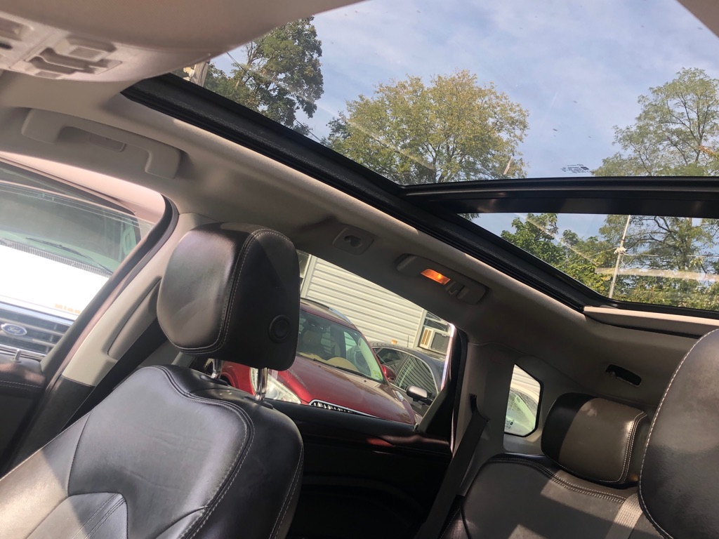 Photo 21 of this CADILLAC SRX