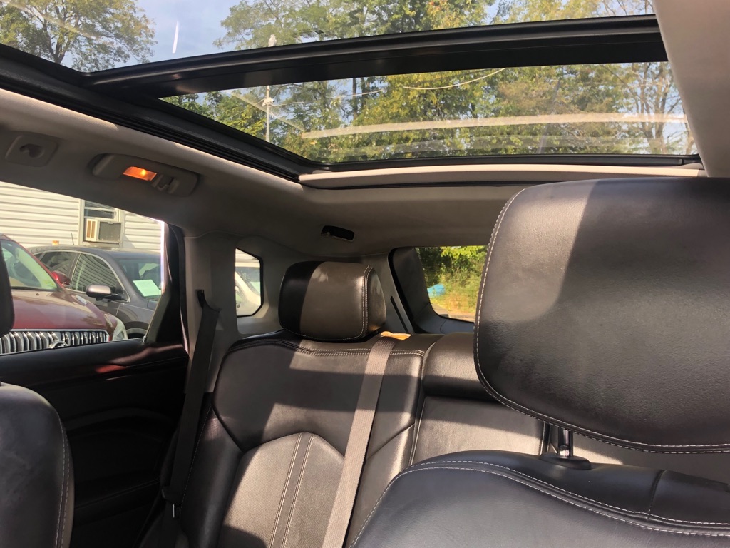 Photo 22 of this CADILLAC SRX