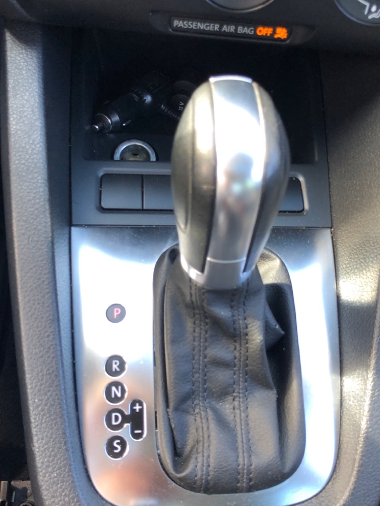 Photo 31 of this VOLKSWAGEN JETTA