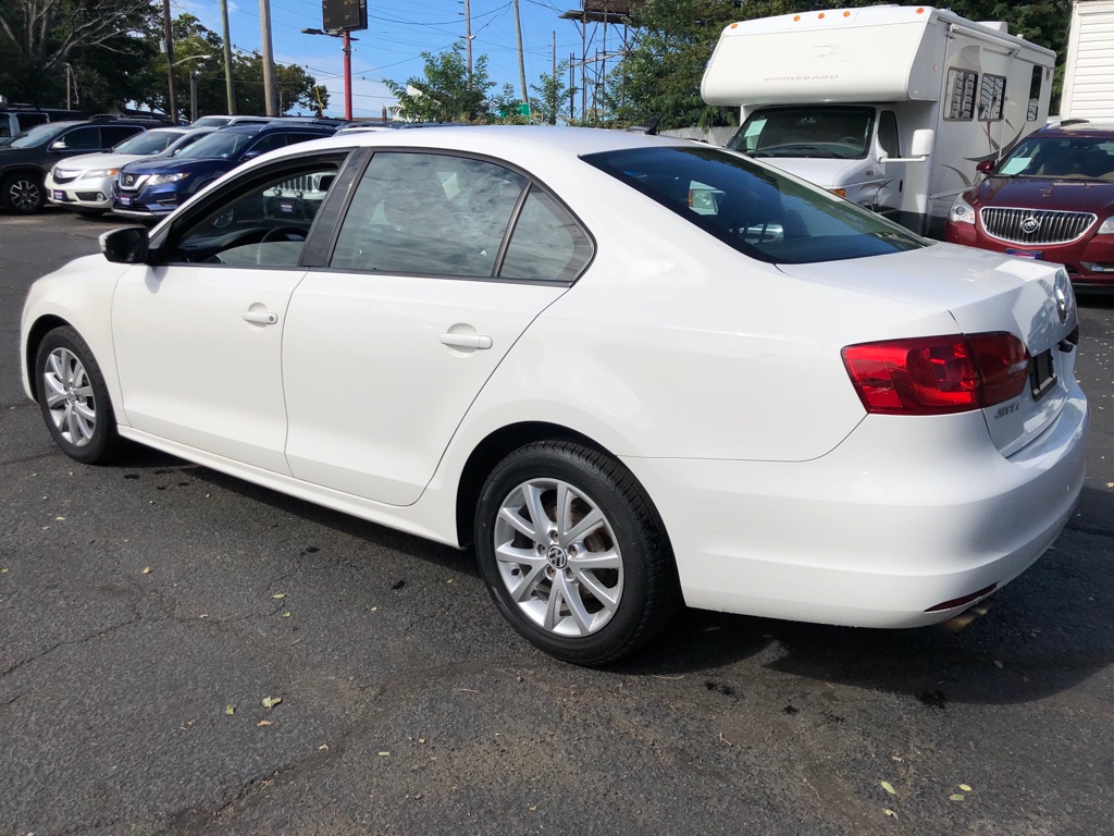 Photo 4 of this VOLKSWAGEN JETTA