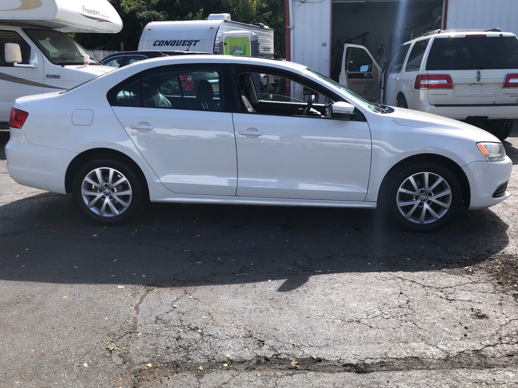 Photo 8 of this VOLKSWAGEN JETTA