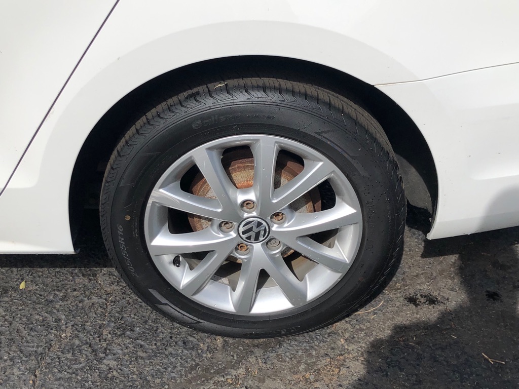Photo 13 of this VOLKSWAGEN JETTA