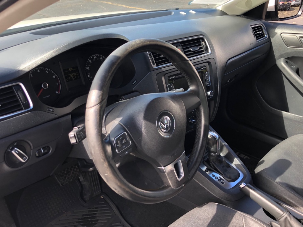 Photo 18 of this VOLKSWAGEN JETTA