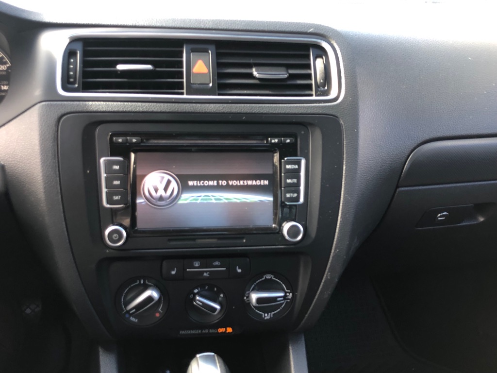 Photo 29 of this VOLKSWAGEN JETTA