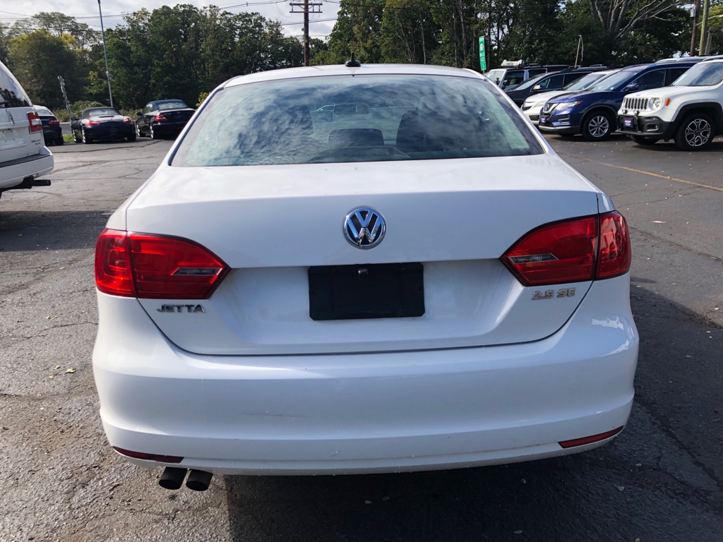 Photo 5 of this VOLKSWAGEN JETTA