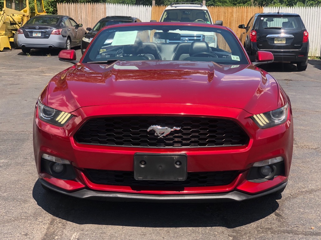Photo 2 of this FORD MUSTANG