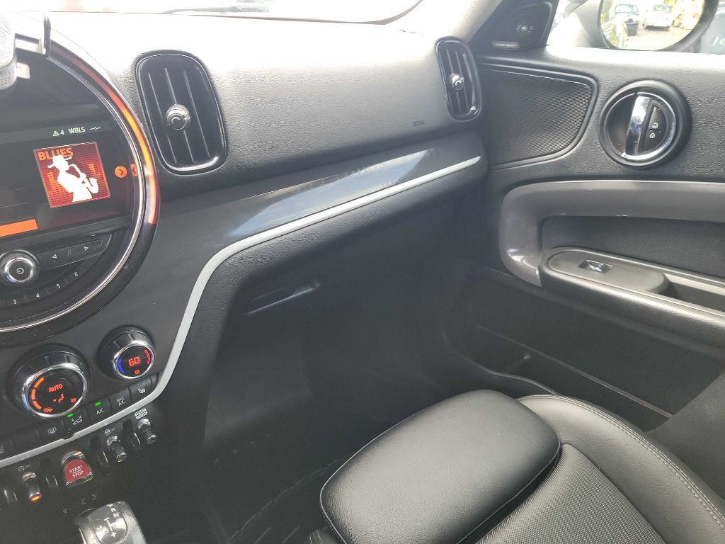 Photo 24 of this MINI COOPER