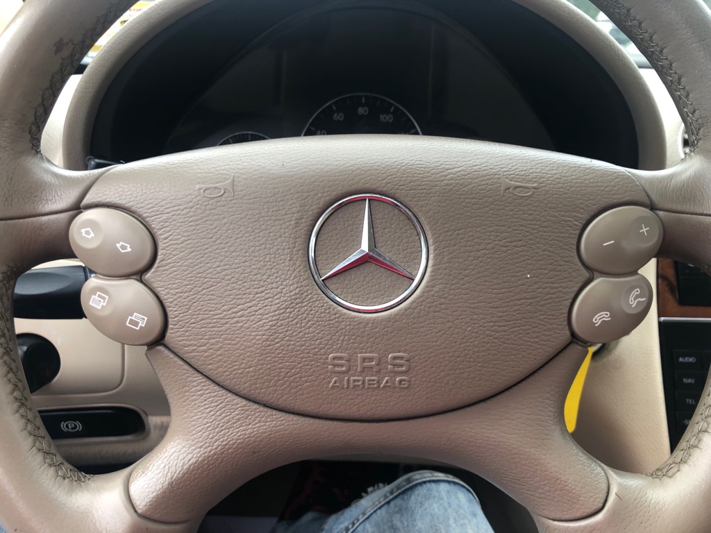 Photo 25 of this MERCEDES-BENZ CLK