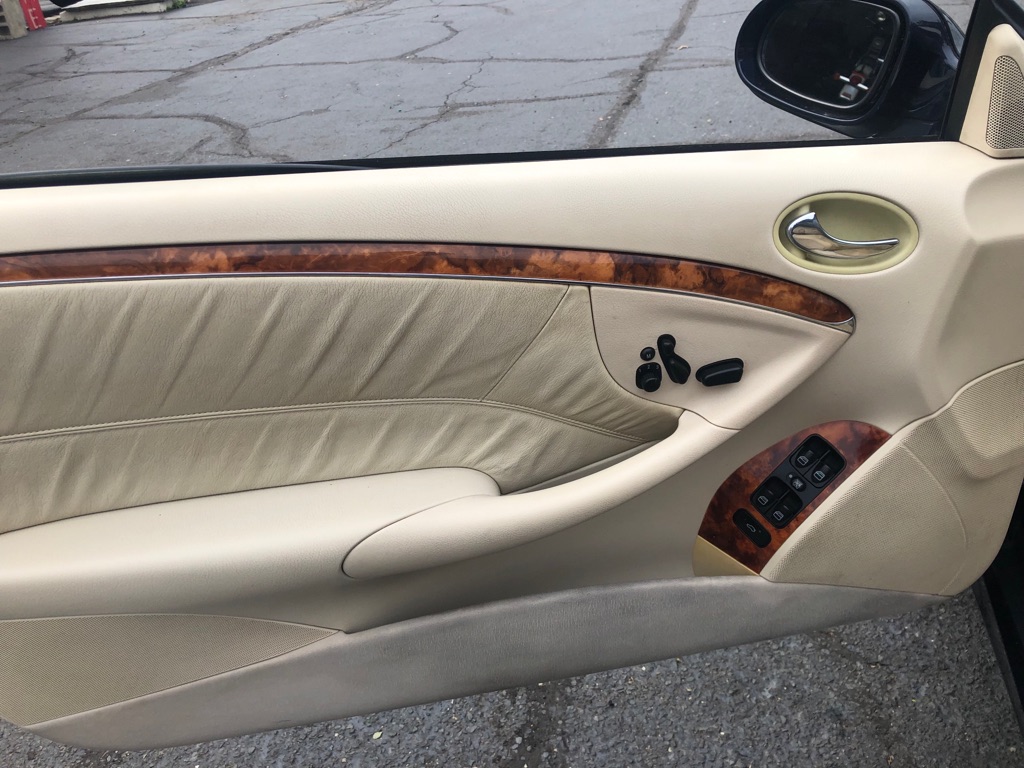 Photo 18 of this MERCEDES-BENZ CLK