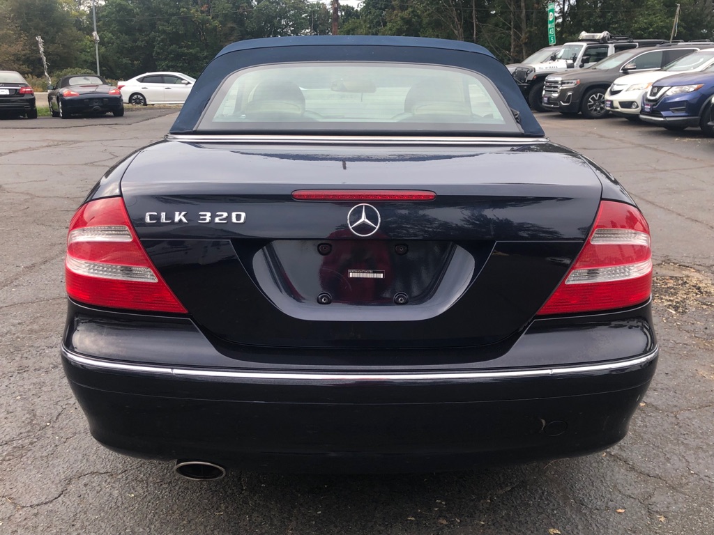 Photo 5 of this MERCEDES-BENZ CLK