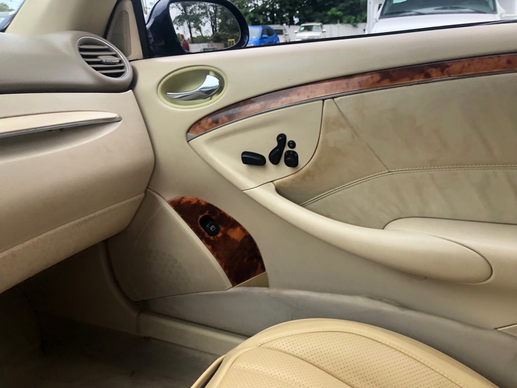 Photo 24 of this MERCEDES-BENZ CLK