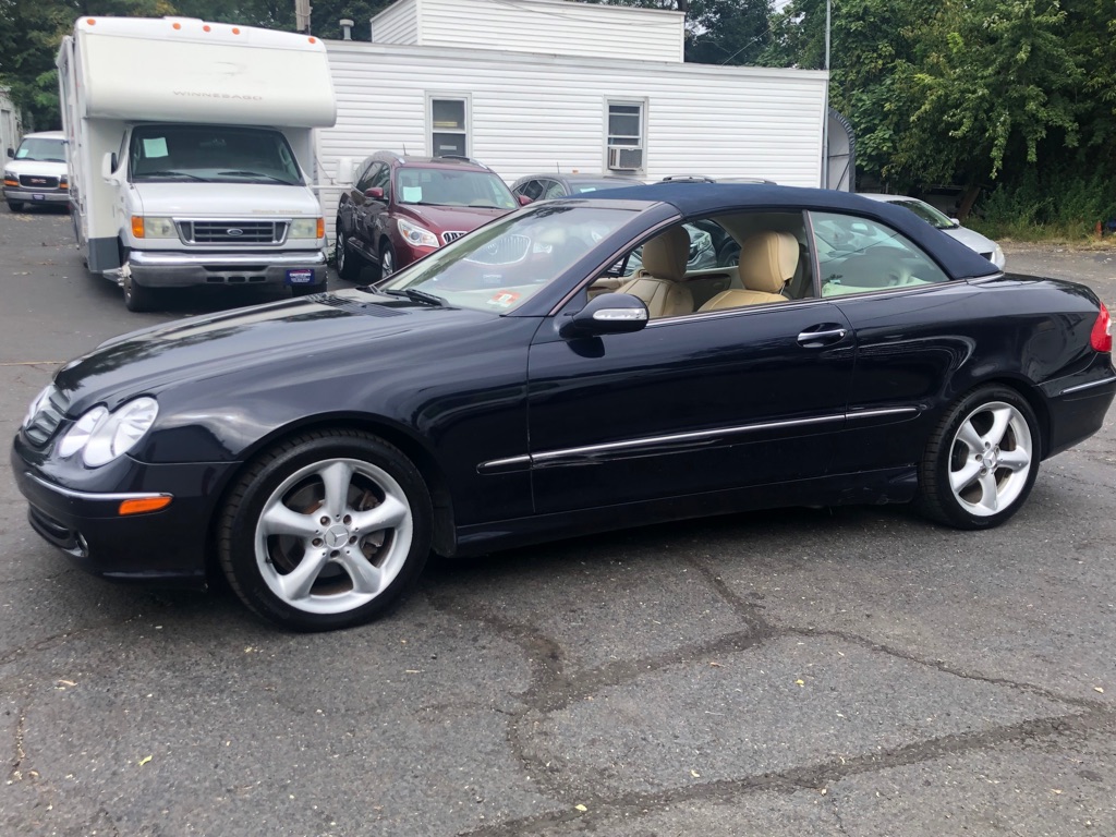 Photo 2 of this MERCEDES-BENZ CLK