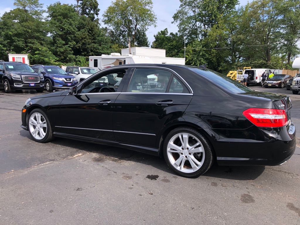Photo 6 of this MERCEDES-BENZ E-CLASS