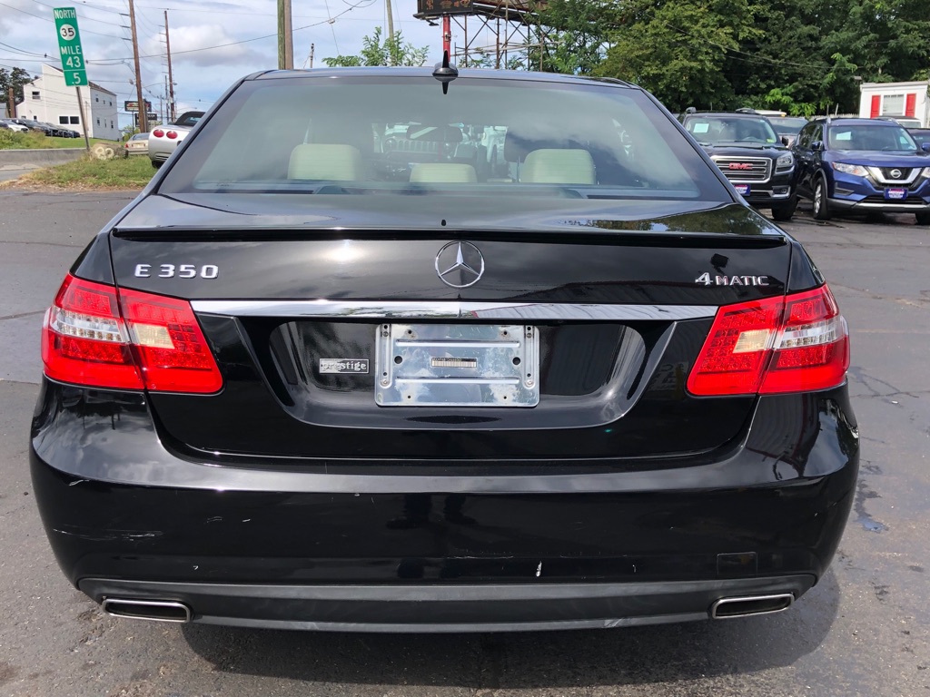 Photo 4 of this MERCEDES-BENZ E-CLASS