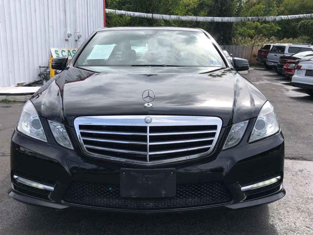Photo 9 of this MERCEDES-BENZ E-CLASS