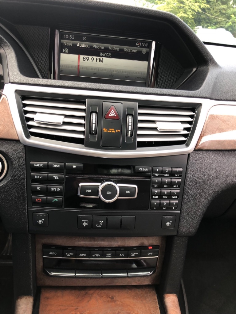 Photo 31 of this MERCEDES-BENZ E-CLASS