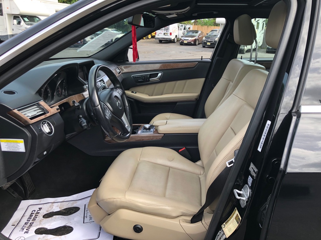 Photo 14 of this MERCEDES-BENZ E-CLASS