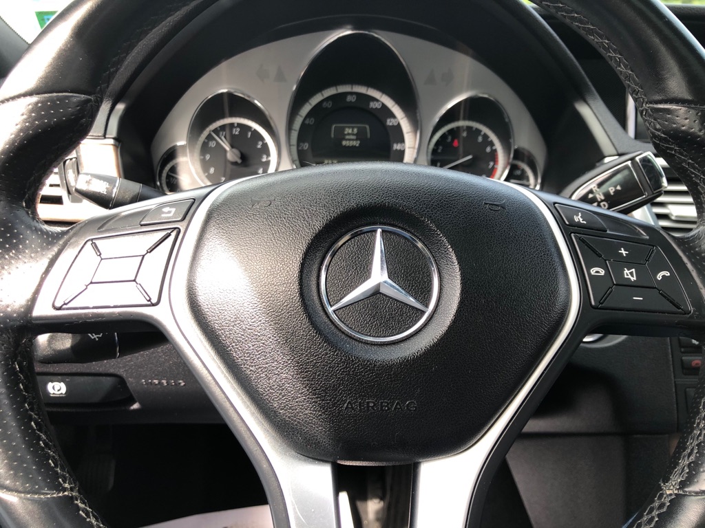 Photo 35 of this MERCEDES-BENZ E-CLASS