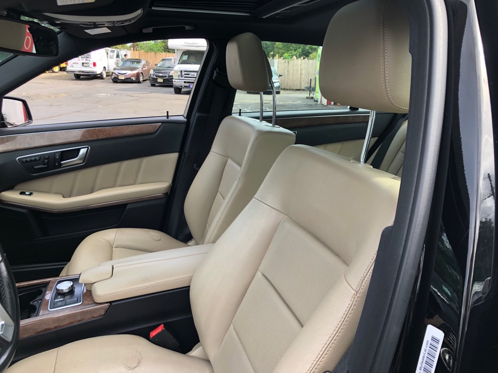 Photo 15 of this MERCEDES-BENZ E-CLASS